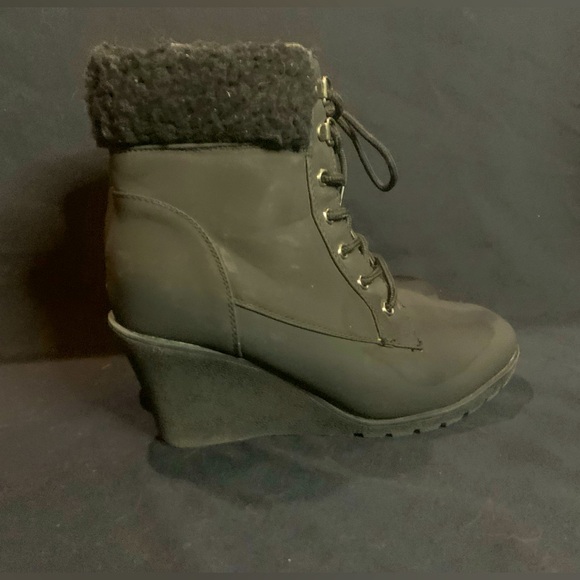 Ardene Wedge Heels - Picture 2 of 4